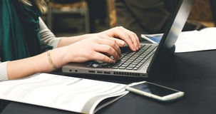 Sequestrabili pen drive e cellulare del professionista