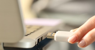 Pen drive e hard disk “neri” sono fraudolenti